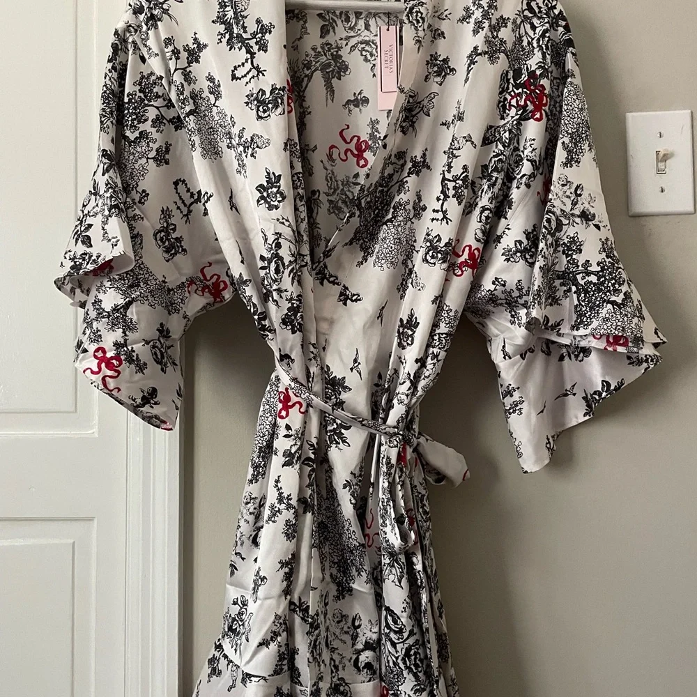 Victoria Secret Satin Robe - Picture 2 of 6